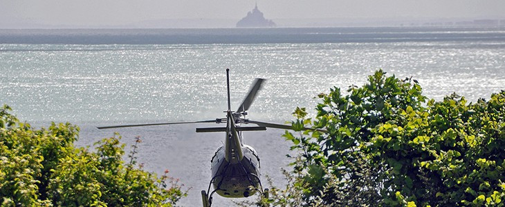Survoler le Mont Saint Michel en hélicoptère depuis le Mont Saint Michel 