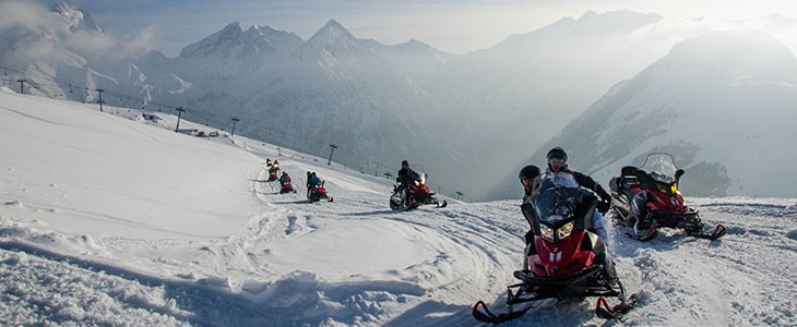 Randonnée en motoneige dans les Deux Alpes